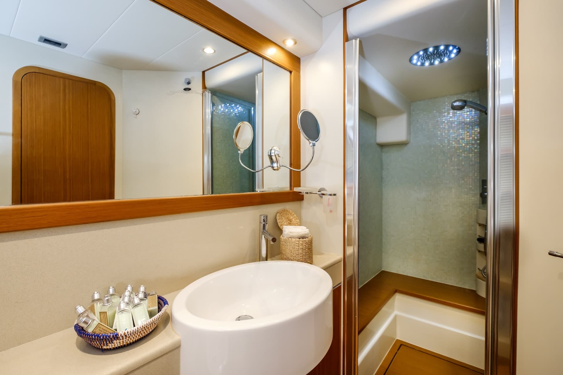 Ferretti 592 'Chill Out' 2