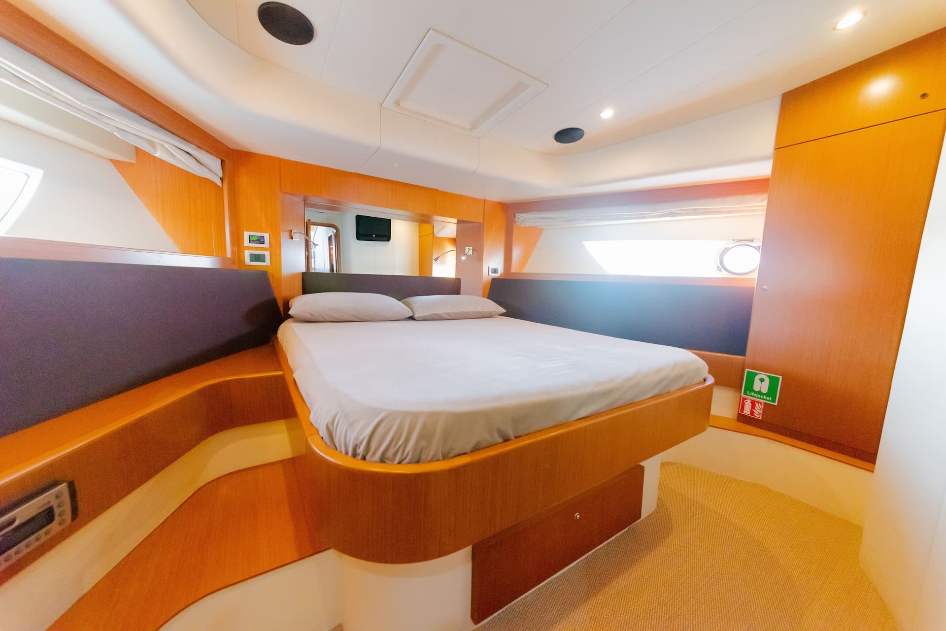 Ferretti 592 'Chill Out' 3