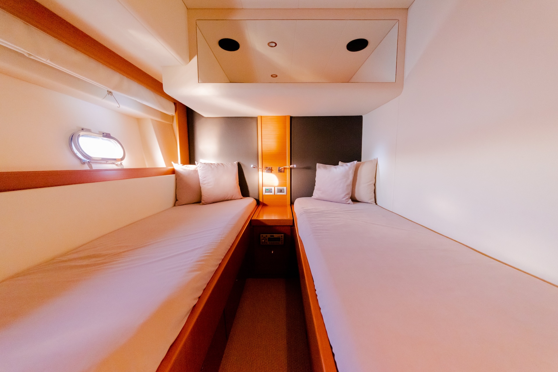 Ferretti 592 'Chill Out' photo 4