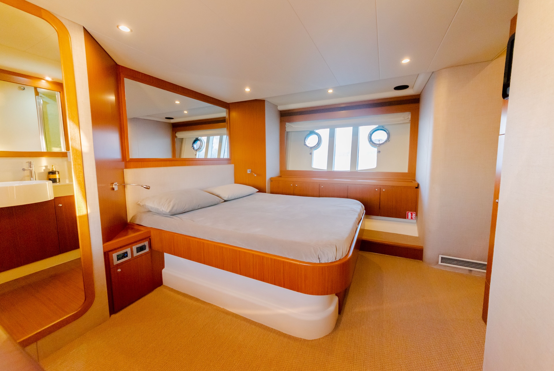 Ferretti 592 'Chill Out' photo 18