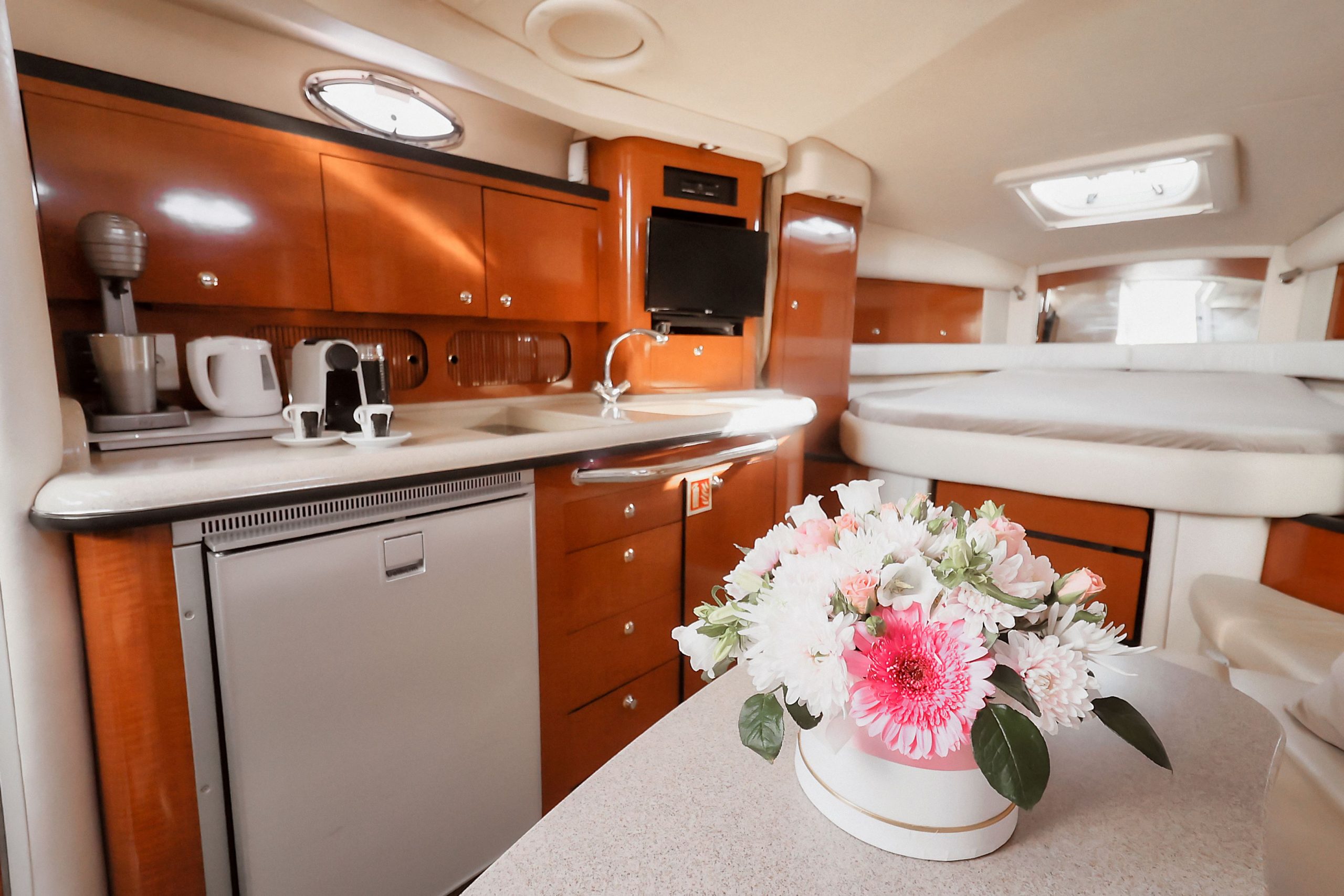Sea Ray 375 photo 15