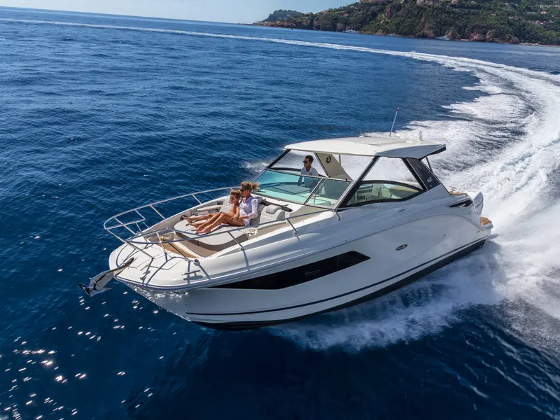 Explore Blue Lagoon with Sea Ray 320